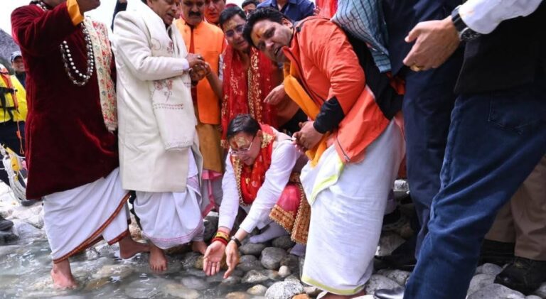 चारधाम यात्रा: गंगोत्री-यमुनोत्री धाम के कपाट श्रद्धालुओं के लिए खुले…