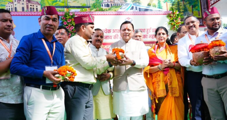 सीएम धामी ने हर्रावाला से वेरावल के लिए विशेष ट्रेन को दिखाई हरी झंडी, 700 श्रद्धालु रवाना…