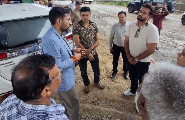 दिल्ली-देहरादून कॉरिडोर से जुड़ी 12 किमी ग्रीनफील्ड बाईपास का डीएम ने किया निरीक्षण…