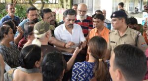 सीमाद्वार में जलभराव पर डीएम सख्त, 24 घंटे में सफाई और डिवाटरिंग के निर्देश.. .