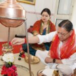 नवरात्रि के प्रथम दिन मुख्यमंत्री धामी ने की मां दुर्गा की पूजा-अर्चना